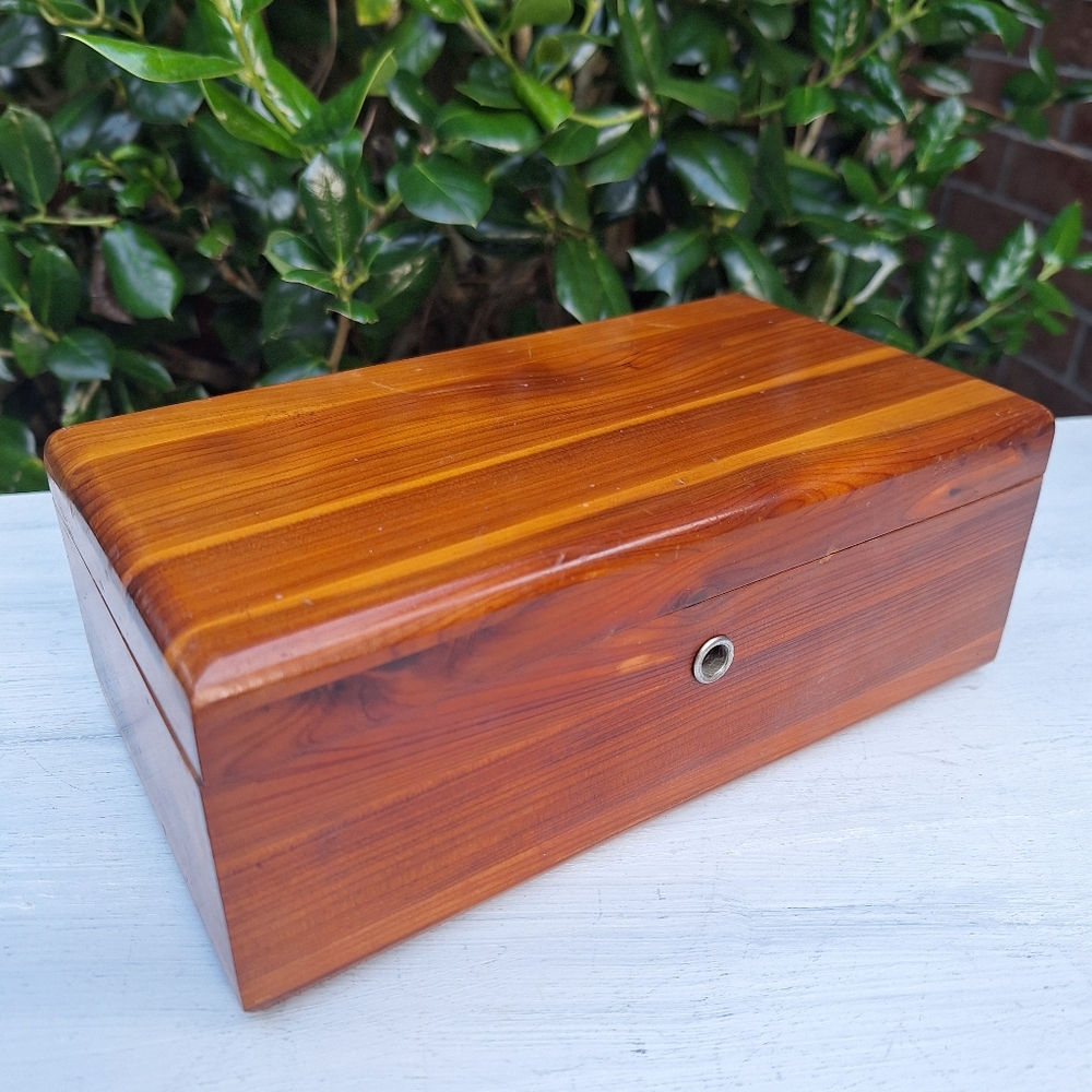 Vintage Cedar Chest Wood Box with Hinged Lid Trinket Jewelry Boxes Wooden - Picture 15 of 16